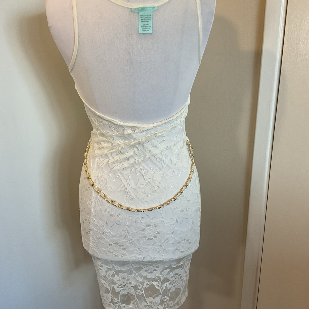 Diva Apparel Ivory Floral Lace Dress Size Small Sheer Neckline Gold Chain Belt - Picture 8 of 8